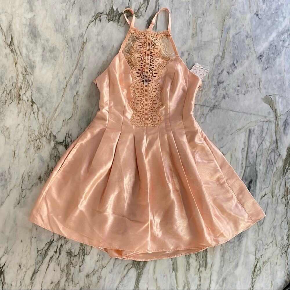 FREE PEOPLE $250 Heart to Heart Crochet Lace Trim Dress Romper Petal Pink Size 2 - Picture 6 of 15